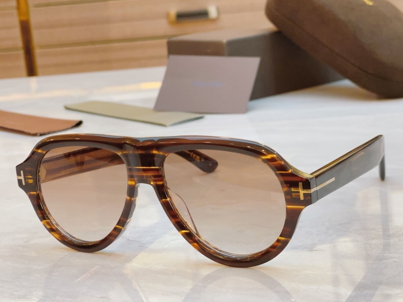 TOM FORD